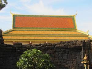 A typical golden wat roof (Wat Nokor, Kamong Cham)