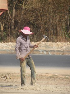 More unique Khmer style: hard labour in a pink floppy sunhat.
