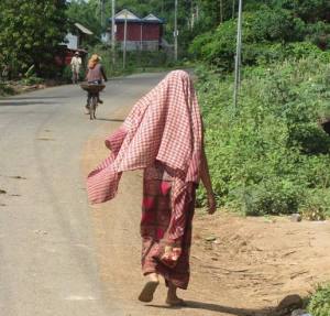 Usually wrapped or tied, this villager goes freestyle with her krama